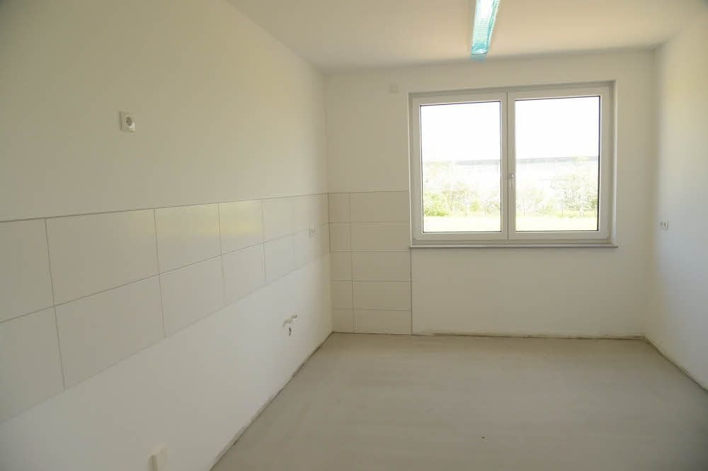 Das ist nur ein Raum im neuen Tierheim, nämlich die Küche. Es gibt Aufenthaltsräume, Sanitärräume und „Küchen“ in den Tiertrakten.