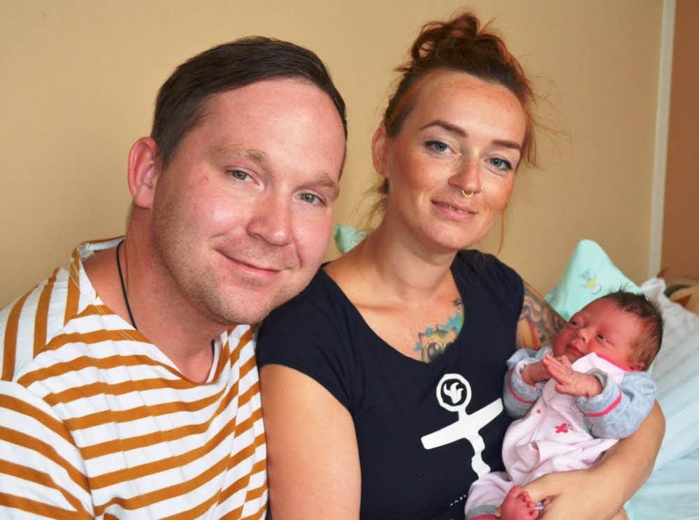 Glückliche Familie: Marco Fischer und Beatrice Stoll mit der kleinen Frederike