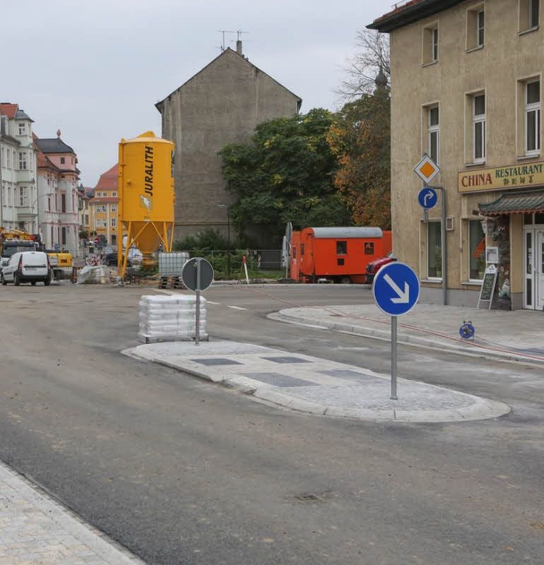 Die Bauleute haben sich zurückgezogen. Nach acht Monaten Bauzeit ist die Kreuzung am Klingenplatz ab Dienstag zum Teil wieder offen.