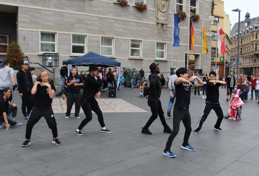 Tanz-Flashmob auf dem Markt in Halle