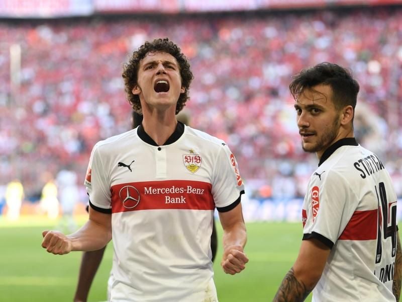 Hat das Ziel Königsklasse: VfB-Profi Benjamin Pavard (l). Foto: Andreas Gebert