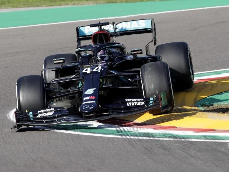 Lewis Hamilton fuhr die Bestzeit im Training. Foto: Luca Bruno/AP Pool/dpa