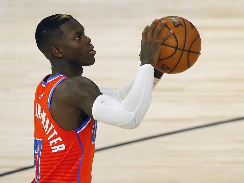 Dennis Schröder, Spieler bei den Oklahoma City Thunder, setzt zum Wurf an. Foto: Mike Ehrmann/Pool Getty Images/AP/dpa