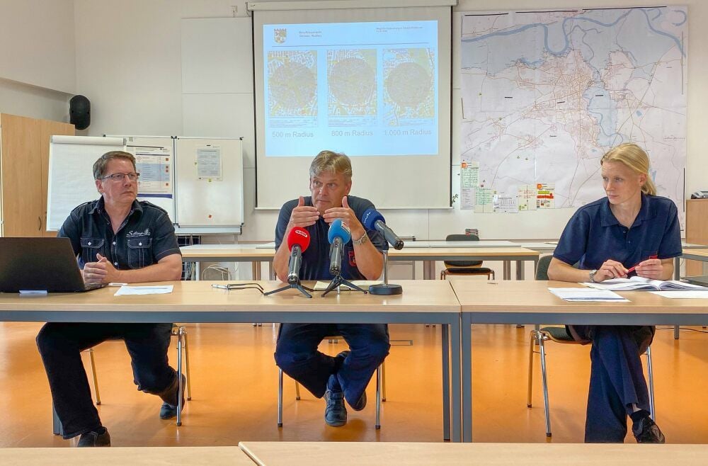 Pressegespräch über die geplanten Maßnahmen in Ziebigk/Siedlung: Es informieren Carsten Sauer, Lutz Kuhnhold und Deborah Thomas.
