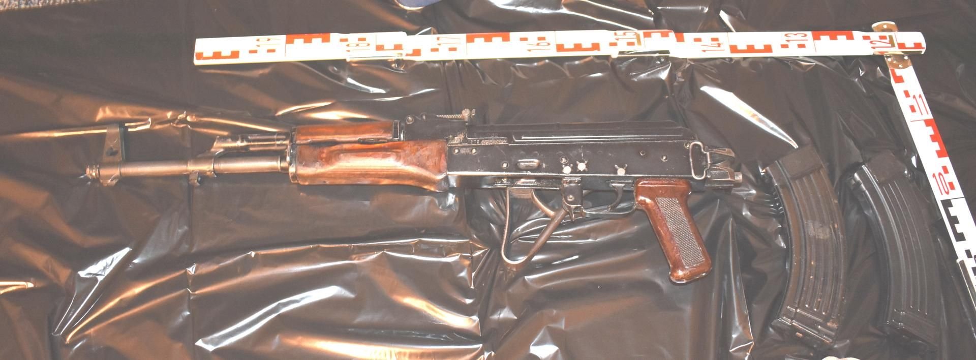 Auch dieses vollautomatische Sturmgewehr wurde sicher gestellt.