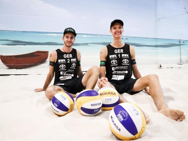 Hoffnungsträger für die Beachvolleyball-WM: Julius Thole (l) und Clemens Wickler. Foto: Christian Charisius/dpa