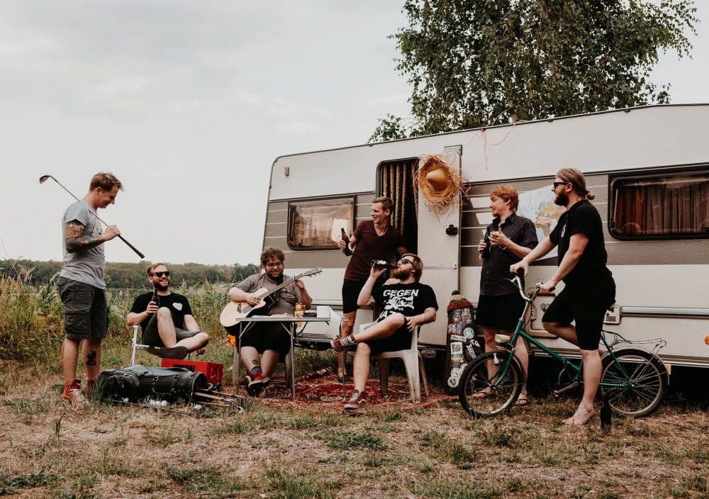 100 Kilo Herz tragen den Punk auch in die Provinz. Von links: Marco, Thomas, Rodi, Claas, Clemens, Stefan und Falk