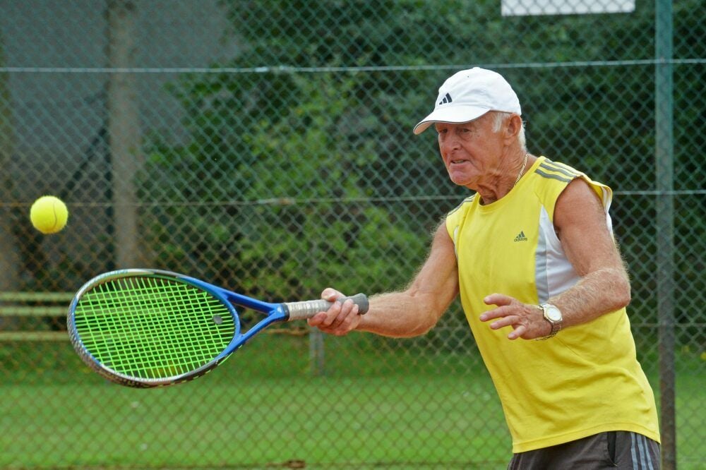 Alfons Hein ist auch mit 81 Jahren gut am Ball.