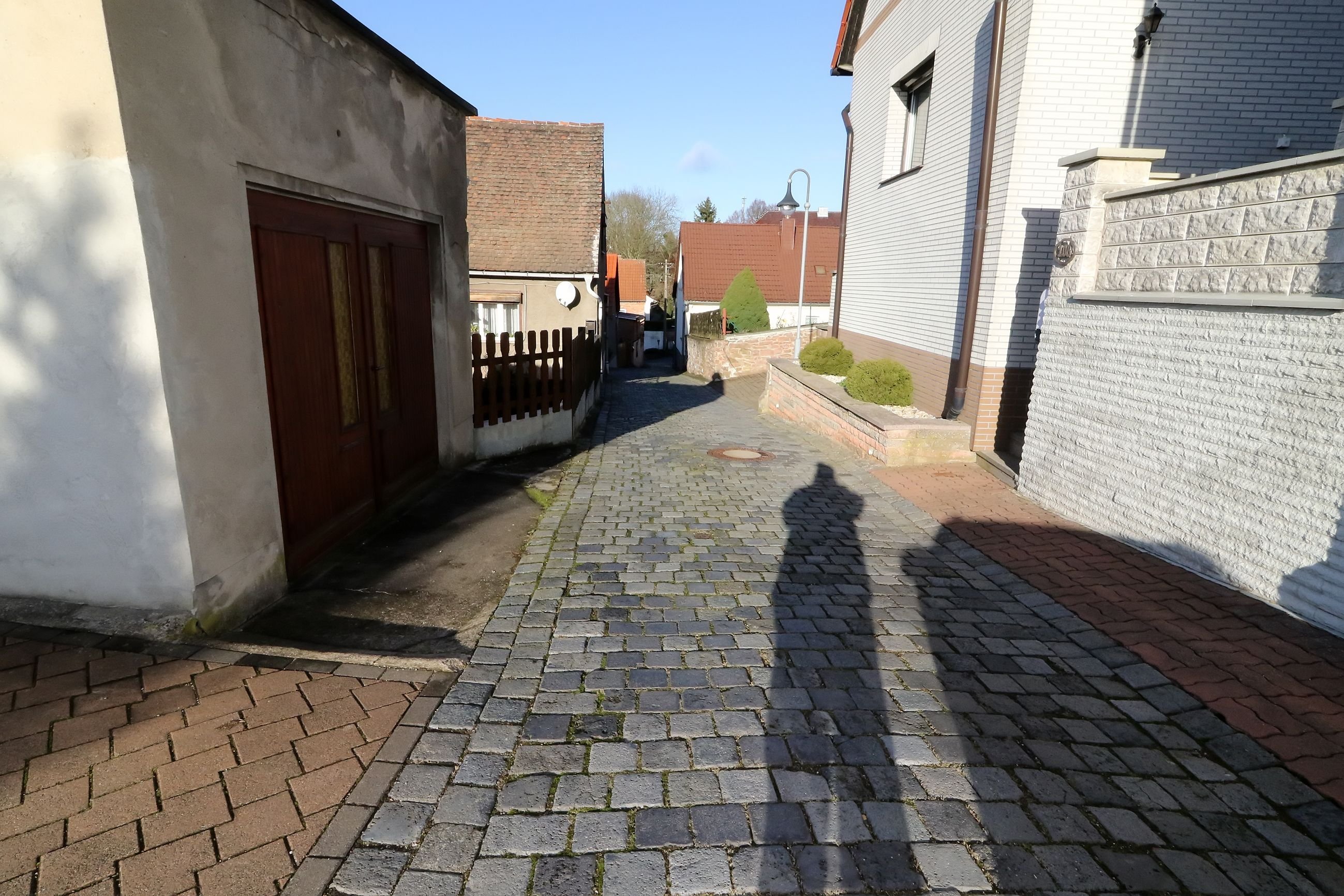 In den 1990er Jahren wurden Straßen ausgebaut, und jetzt sollen die Anlieger anteilig einen Beitrag für die Straßenentwässerungsanlagen zahlen.