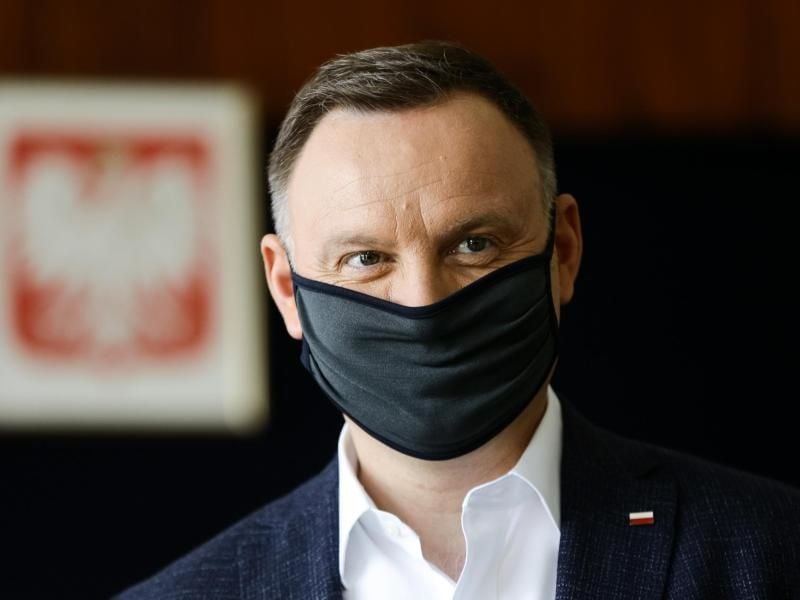Polens Präsident Duda hat der French-Open-Siegerin Iga Swiatek zum ersten Grand-Slam-Titel ihrer Karriere gratuliert. Foto: Filip Radwanski/SOPA Images via ZUMA Wire/dpa
