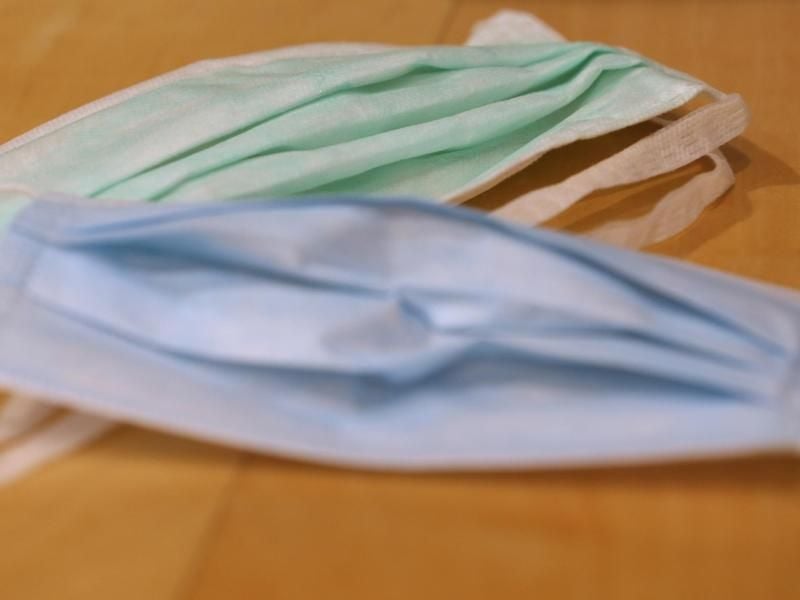 Medizinischer Mundschutz in einer Apotheke. Foto: Karl-Josef Hildenbrand/dpa/Symbolbild