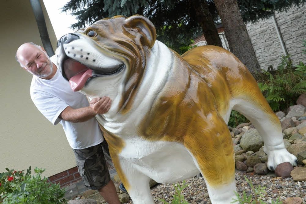 Thomas Treffkorn und eine Bulldogge.