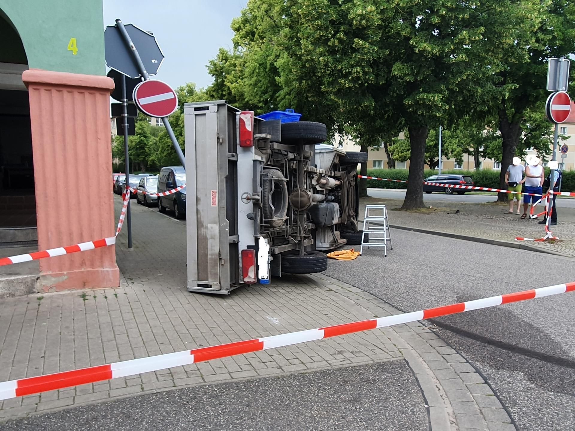 Unfall an der Kreuzung Tagewerbener Straße und Heuweg.
