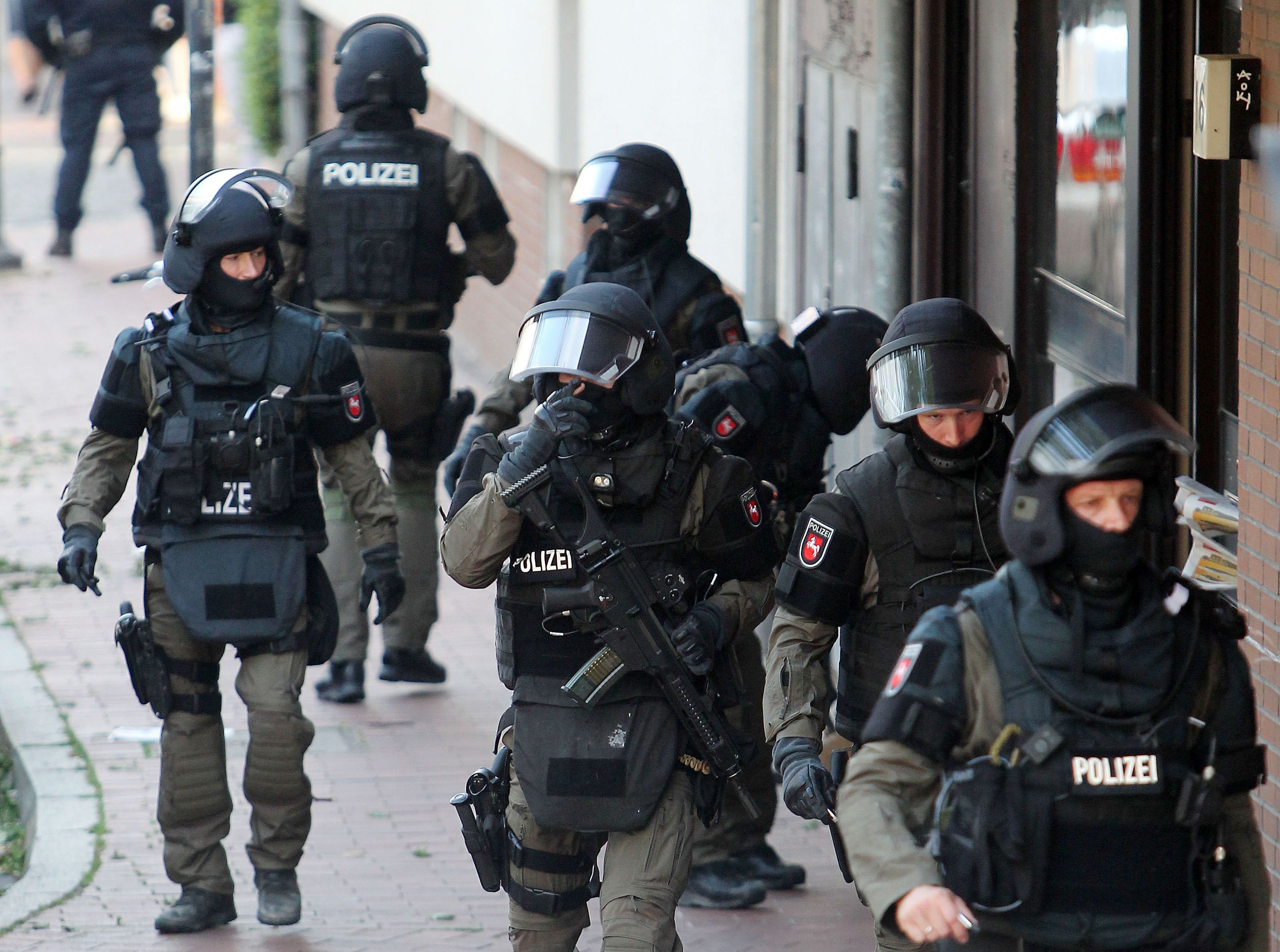 Polizisten haben am Mittwoch in Hildesheim eine Moschee und Wohnungen durchsucht.