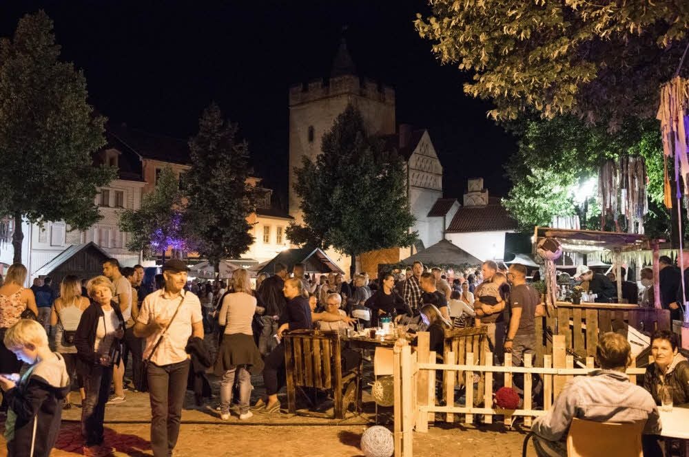 Auf dem Naumburger Marienplatz wird wohl von Freitag bis Sonntag zum „Weinkultor“ wieder eine chillig-kreative Atmosphäre herrschen.