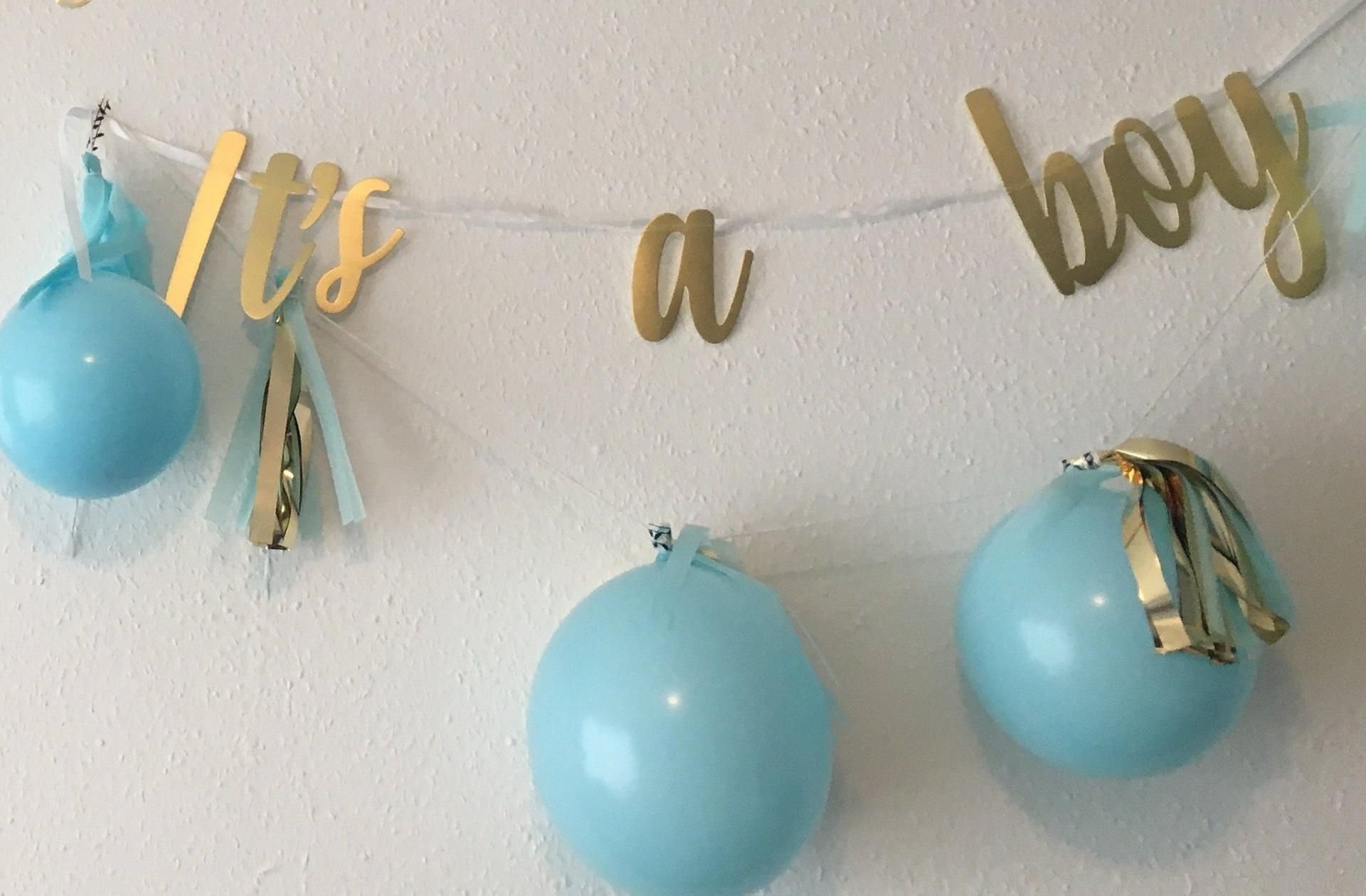 Rosafarbenes Konfetti oder blaue Ballons: Bei Gender Reveal Partys wird alles auf das Geschlecht des Babys abgestimmt.