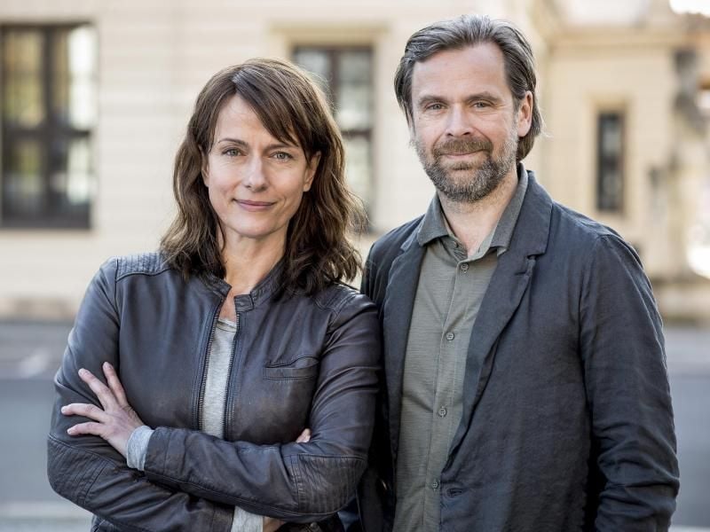 Claudia Michelsen als Hauptkommissarin Doreen Brasch und Matthias Matschke (Hauptkommissar Dirk Köhler). Foto: MDR