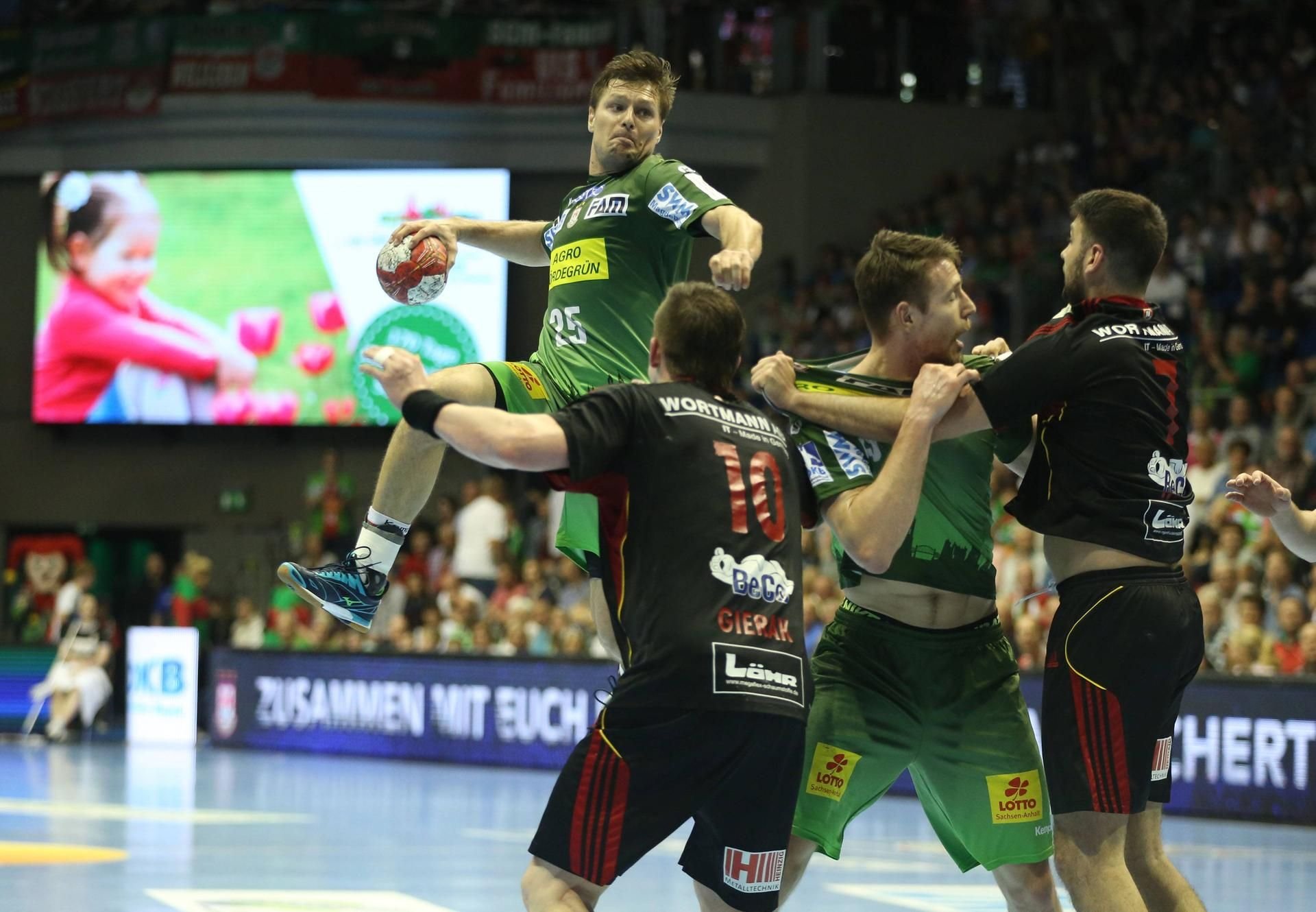 Magdeburgs Marko Bezjak beim Wurf im Spiel gegen TuS N-Lübbecke.