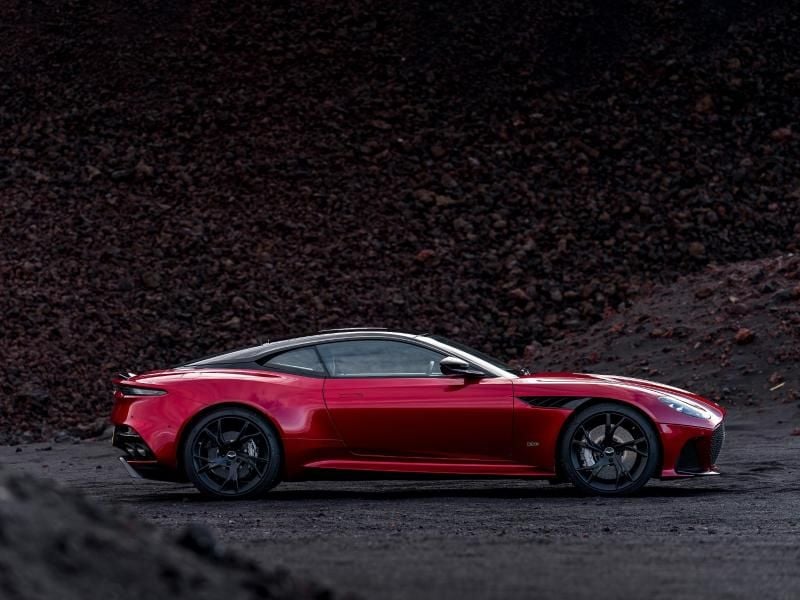 Kraftvoll elegantes Coupé: Ein V12 im neuen Aston Martin DBS Superleggera leistet 533 kW/725 PS. Foto: Dominic Fraser/Aston Martin