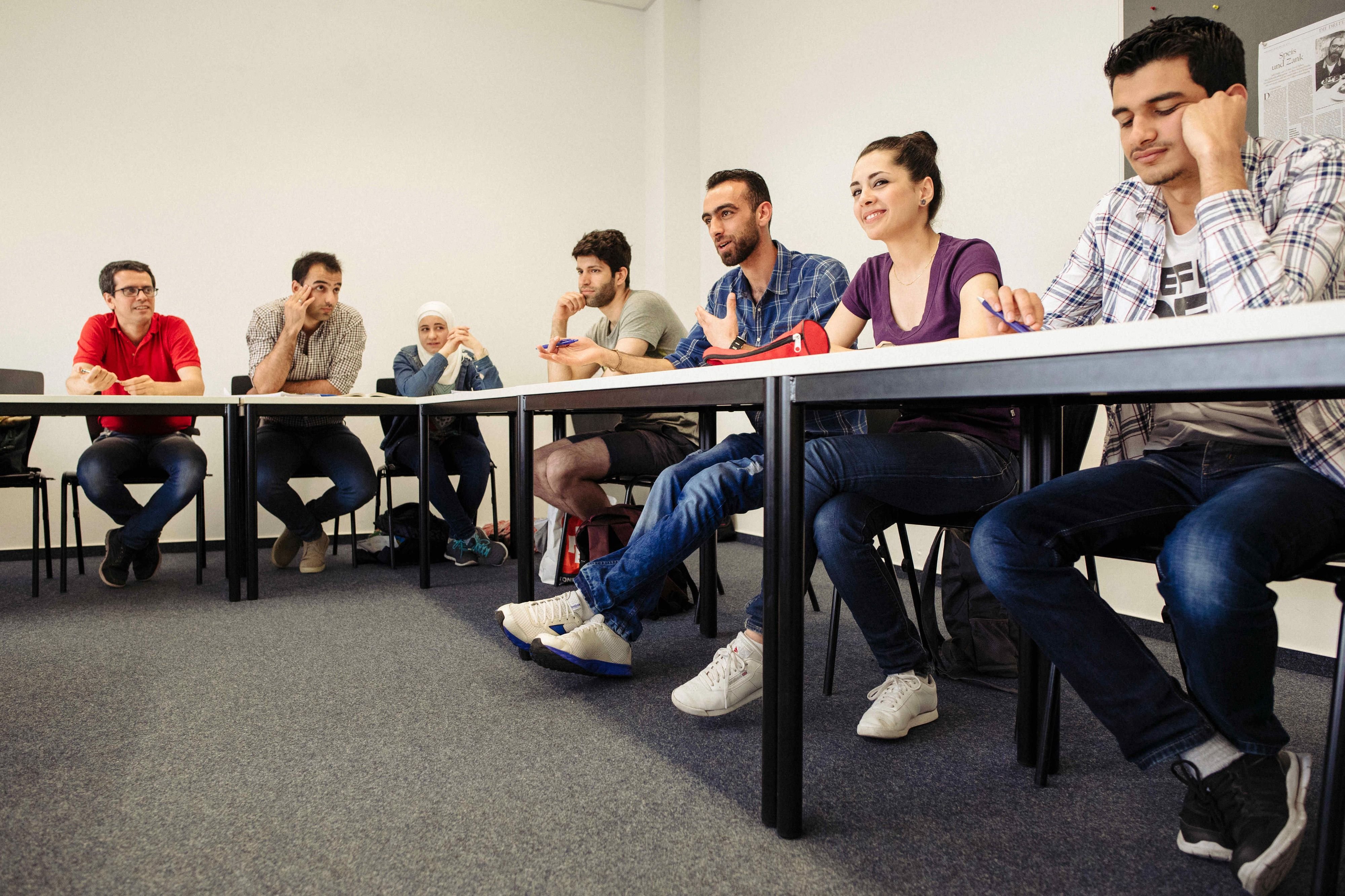 Flüchtlinge sollen durch das Projekt mit dem deutschen Rechtssystem und dessen Werten bekannt gemacht werden. (Symbolbild)