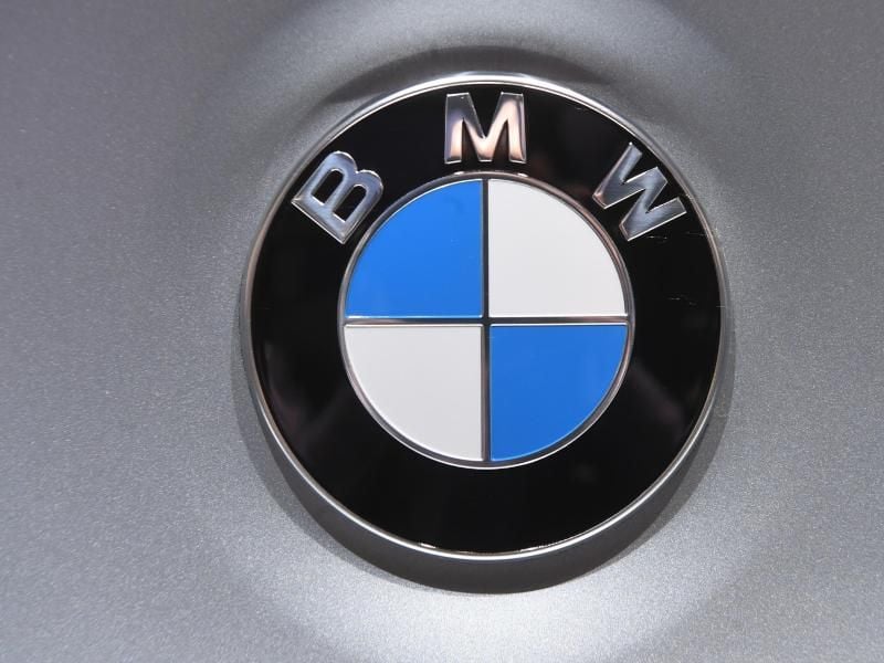 Die betroffenen BMW 5er und 7er stoßen sowohl auf der Straße wie auch auf dem Prüfstand zu viel Stickoxid aus, weil ihre Motoren mit einer Software für SUV-Modelle gesteuert werden. Foto: Uli Deck
