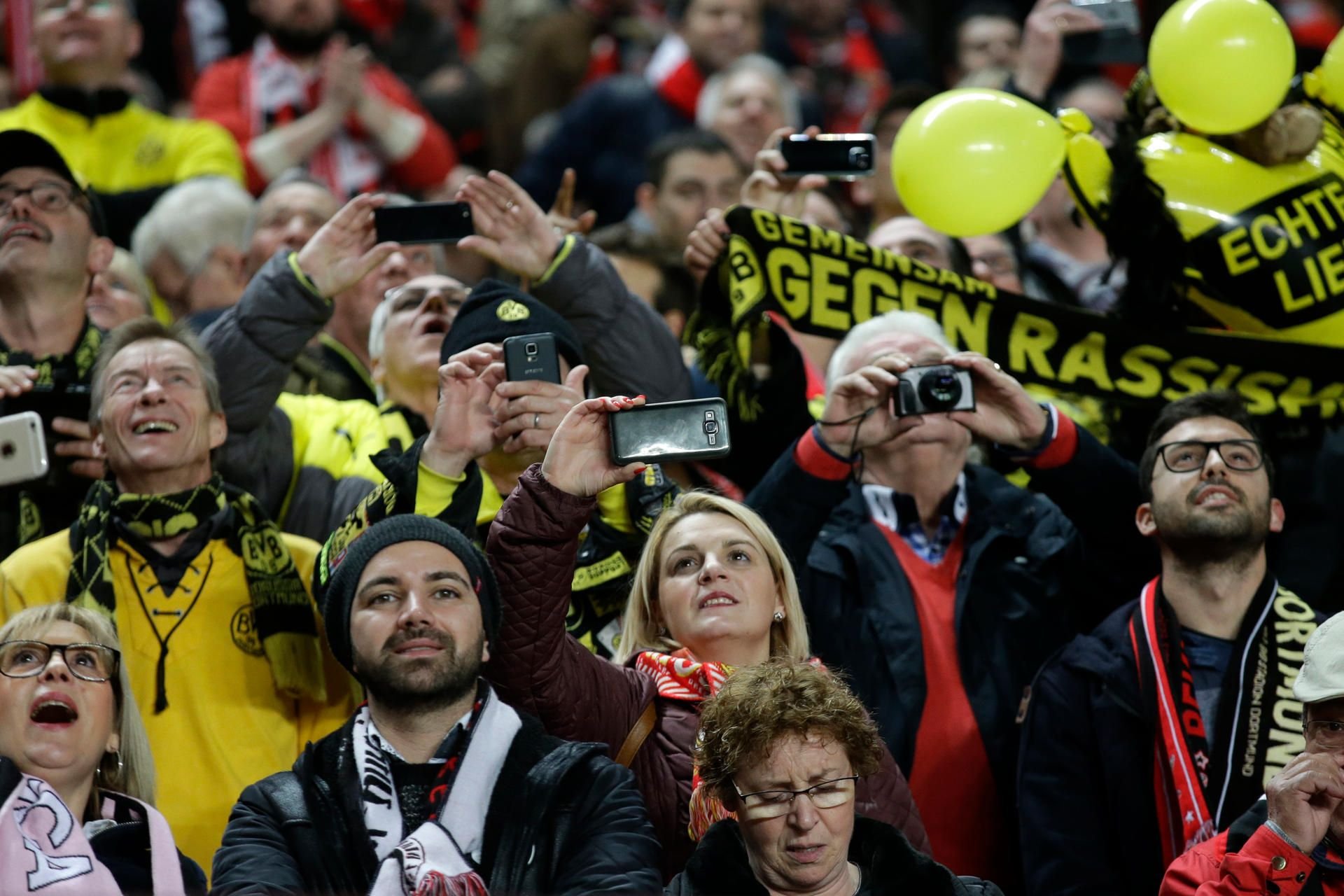 Fans im Stadion von Benfica Lissabon.