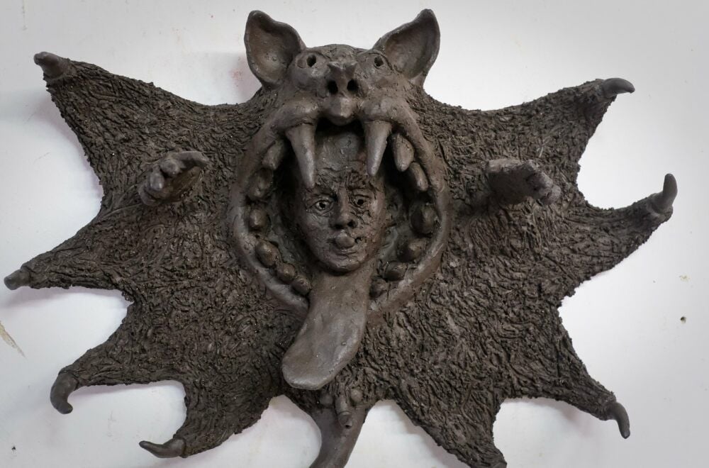 Keramische Fledermaus-Chimären aus der Welt des Jan Thomas