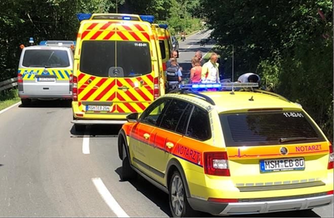 Zwei Rettungswagen und der Notarzt waren zunächst im Einsatz.
