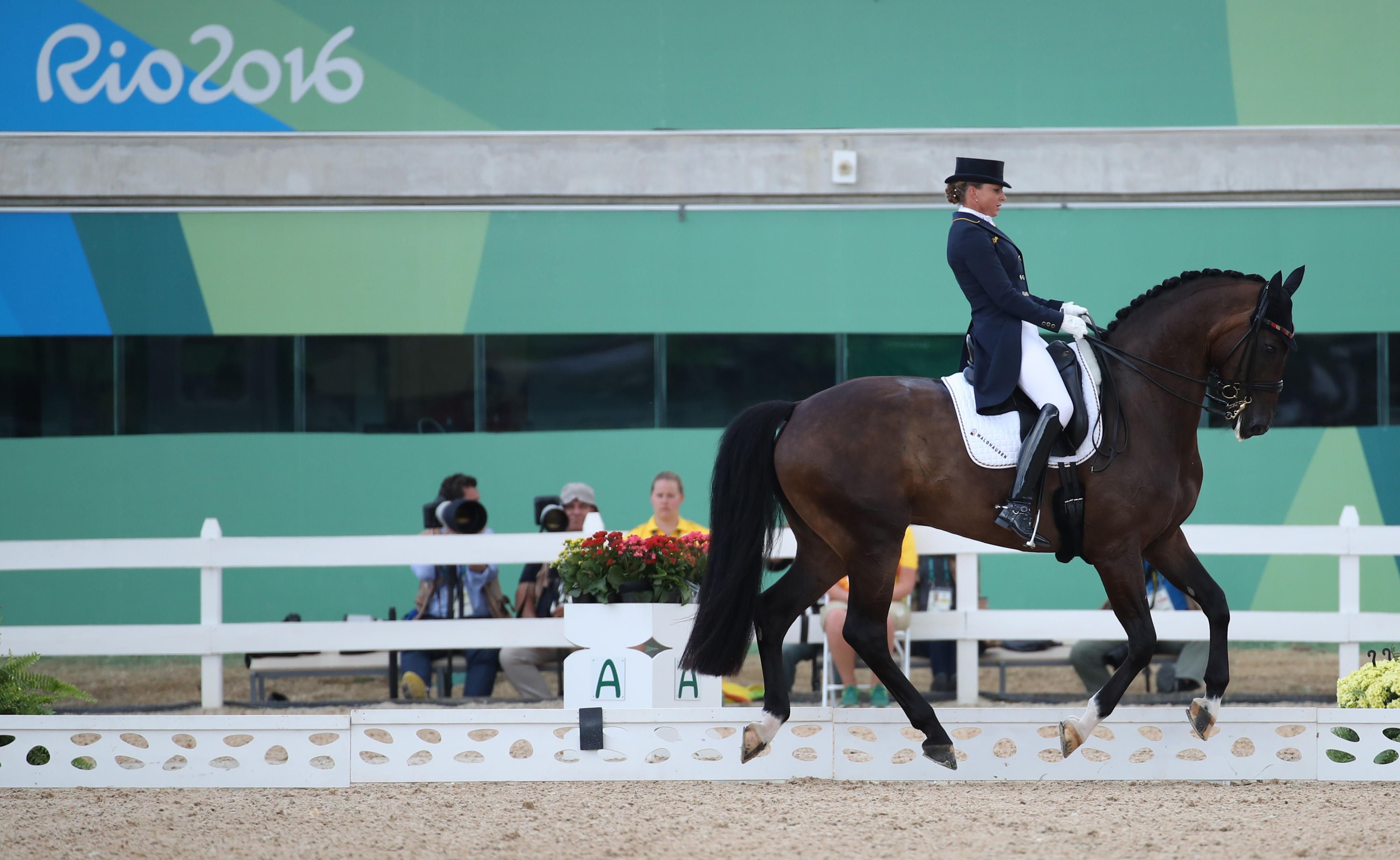 Dorothee Schneider auf ihrem Pferd Showtime