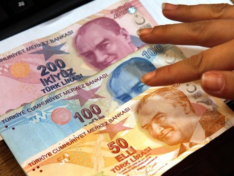 Die Lira-Krise treibt die Inflation in der Türkei immer weiter in die Höhe. Foto: Lefteris Pitarakis/AP/dpa
