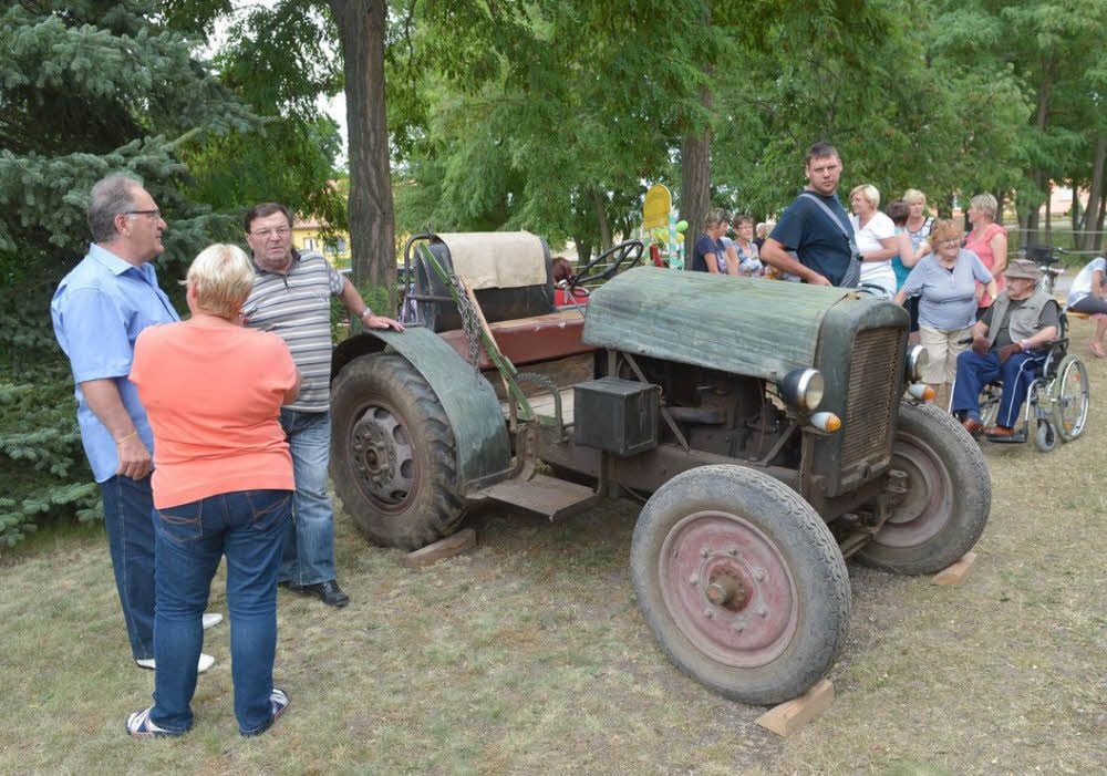 Noch funktionstüchtig: Der von Gustav Schöne gebaute Traktor