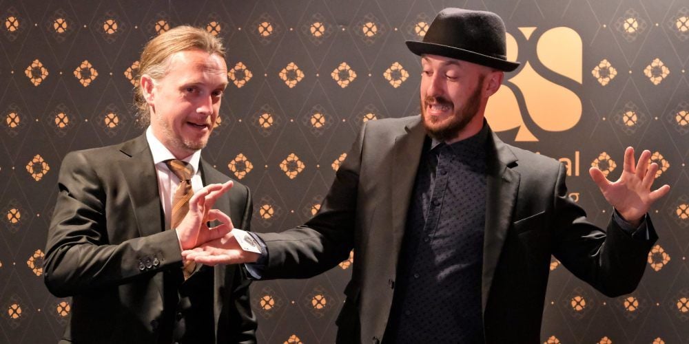 Semjon Sidanov (r.) hat immer ein Ass im Ärmel, und auch sein Magier-Kollege René Chevalier beherrscht unglaubliche Tricks - nicht nur mit Karten. Die beiden Hallenser, Zauberkünstler auf höchstem Niveau, treten demnächst mit ihrer Close Up Lounge im Steintor auf.