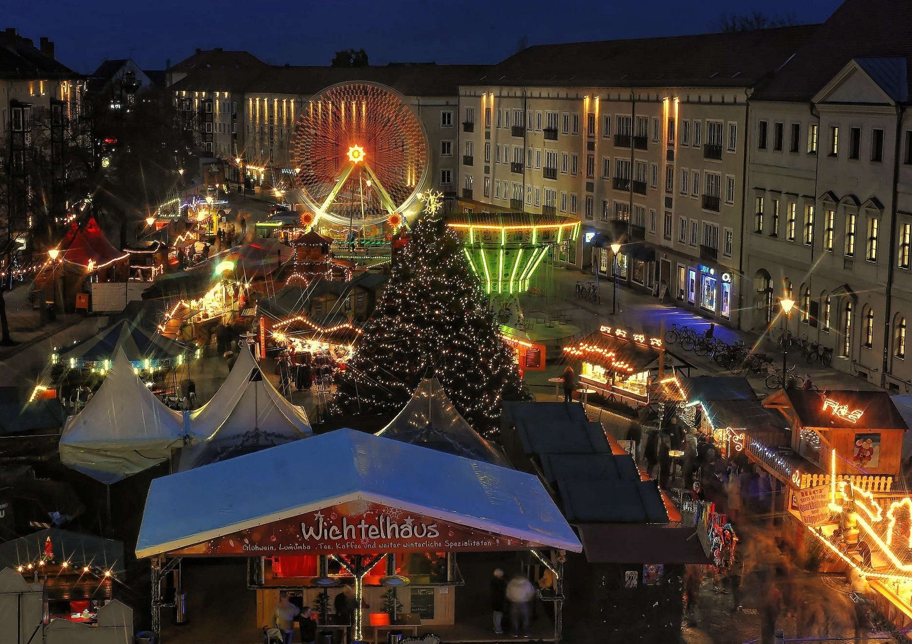 Den Adventsmarkt von oben betrachten