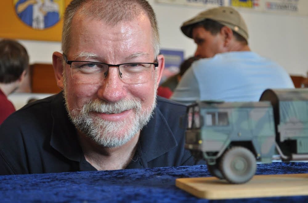 Den Lastwagen, den Torsten Roßmann als Zeitsoldat steuerte, hat er im Maßstab 1 zu 35 nachgebaut - inklusive Nummernschild.
