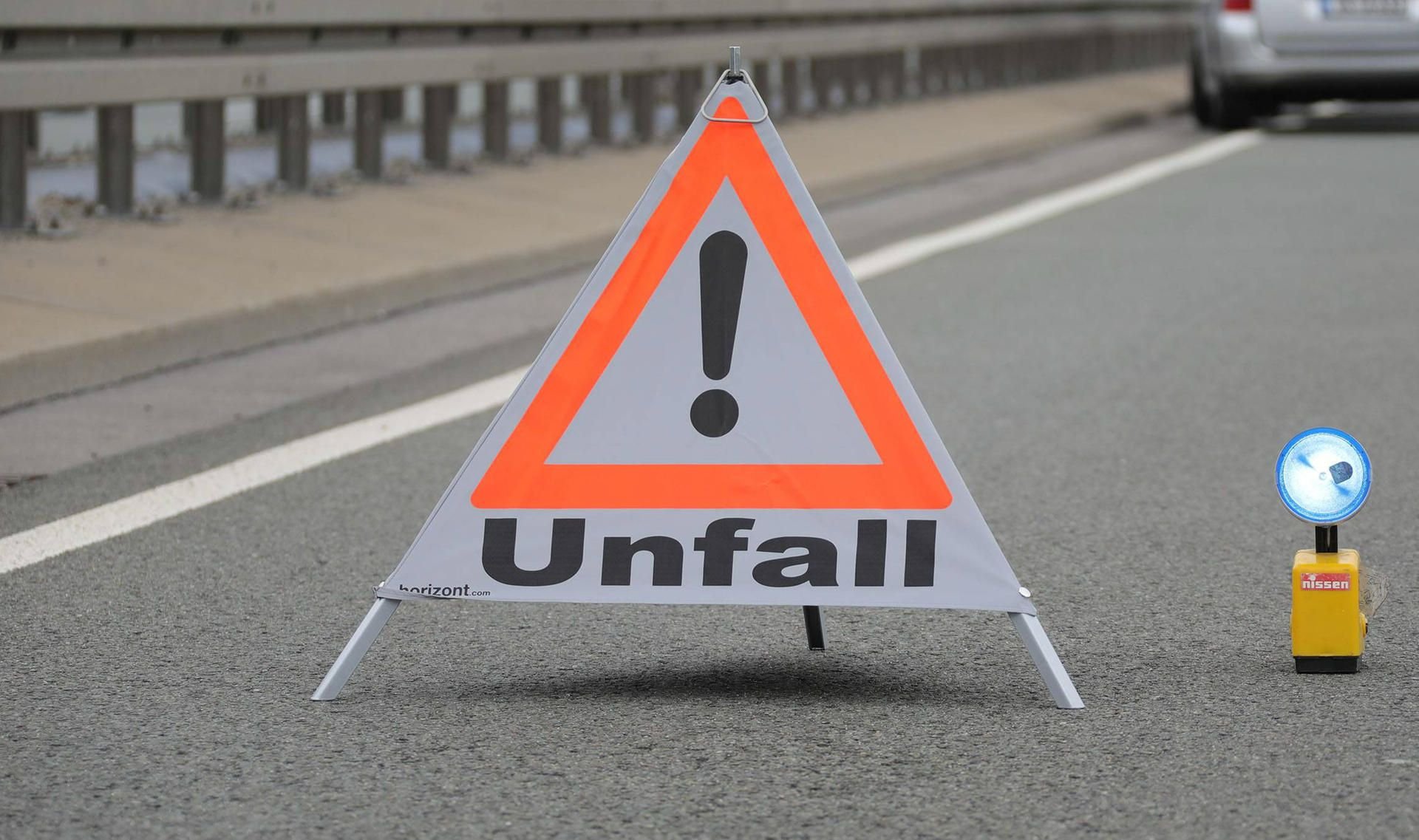 Auf der Autobahn 2 ist am Donnerstag ein 27-Jähriger bei einem Unfall gestorben. (Symbolbild)