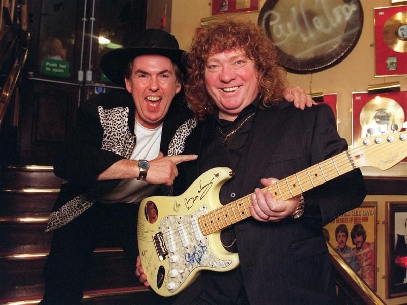 Leadgitarrist Dave Hill (l) und Steve Priest 1999 in London. Foto: Peter Jordan/Press Association/dpa