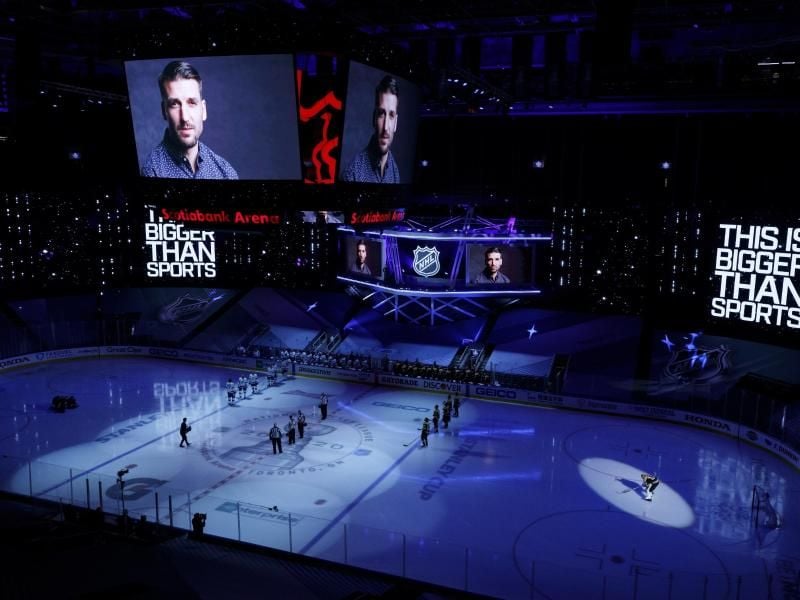 Vor der Partie der Tampa Bay Lightning gegen die Boston Bruins wurde in einem Video zum Kampf gegen Rassismus aufgerufen. Foto: Cole Burston/The Canadian Press/AP/dpa
