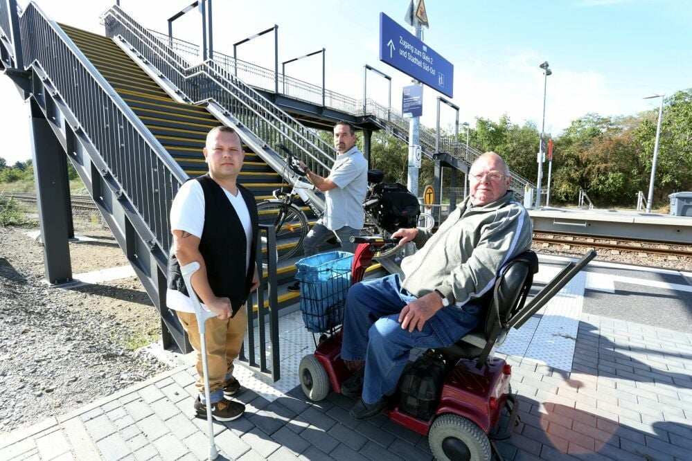 Wie diesen Übergang bezwingen? Das fragen sich nicht nur Steve Schiller (v.l.), Ramon Gretzschel und Günther Linke.