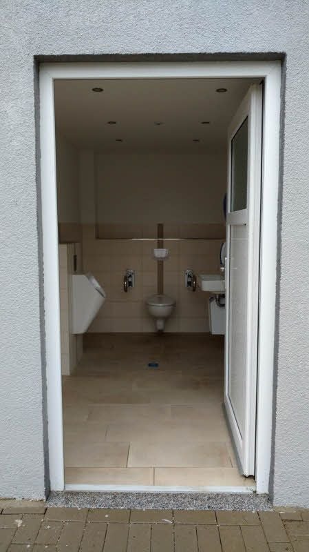 Aus einem Holzschuppen machten die Neinstedter eine Toilette.