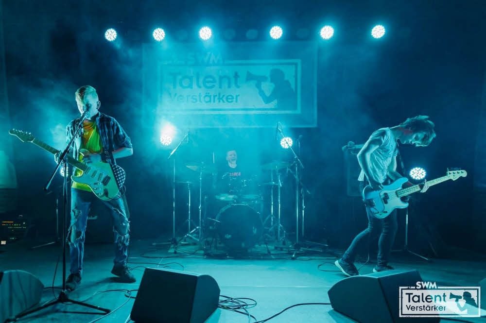 Die Naumburger Schülerband „Die Streber“ rockt erfolgreich weiter, so beim „Talentverstärker“ in Magdeburg.