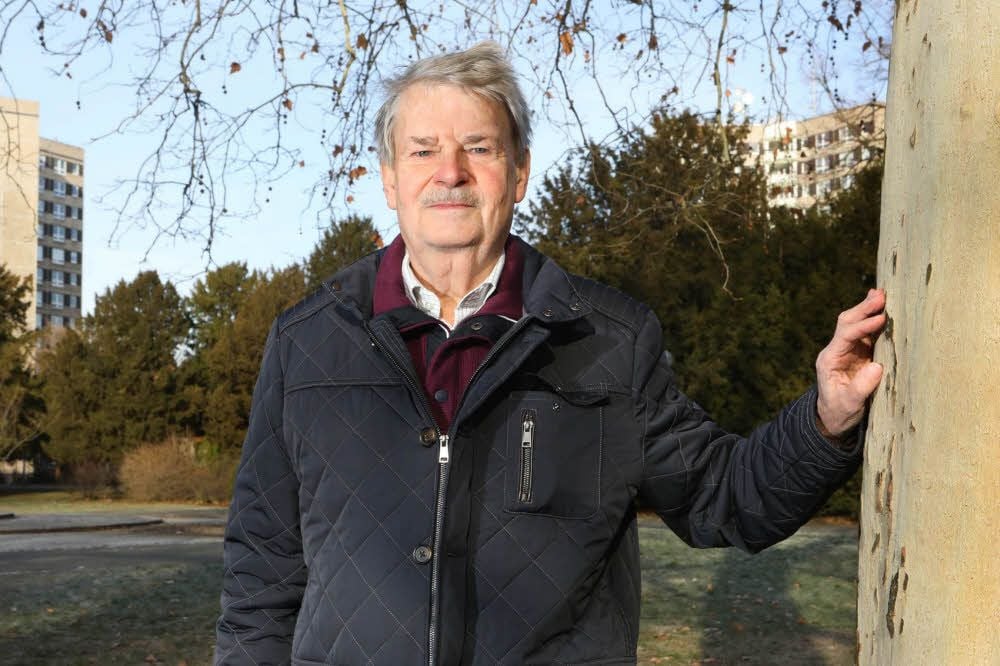 Wilhelm Kleinschmidt im Stadtpark. Er bringt sich ein als Stadtrat, zweiter Vereinsvorsitzender oder Schatzmeister beim Kleingartenverband.