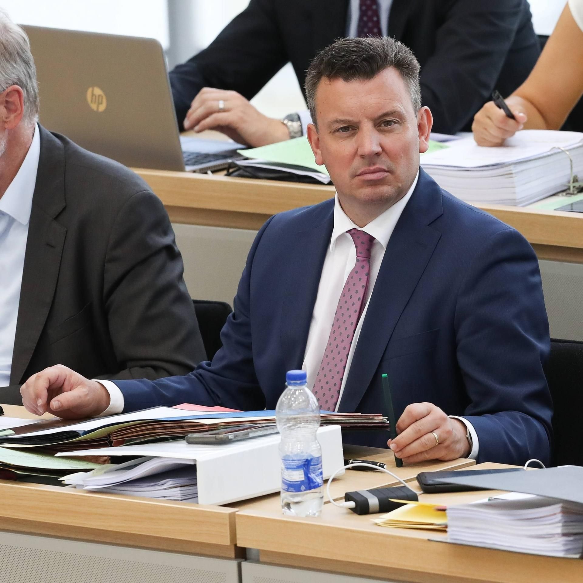 Sachsen-Anhalts Finanzminister André Schröder (CDU) wurde nach Ende der Landtagssitzung am Mittwoch von Ministerpräsident Reiner Haseloff zu sich gerufen.