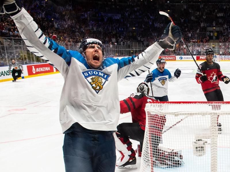 Der Finne Marko Anttila (12) feiert sein Tor im Finale gegen Kanada. Foto: Joel Marklund/Bildbyran via ZUMA Press