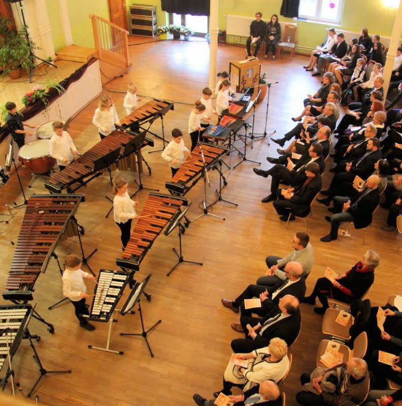 Zu Beginn des Jubiläums-Konzertes in Coswig war das kleine Schlagzeugensemble der Musikschule zu erleben.