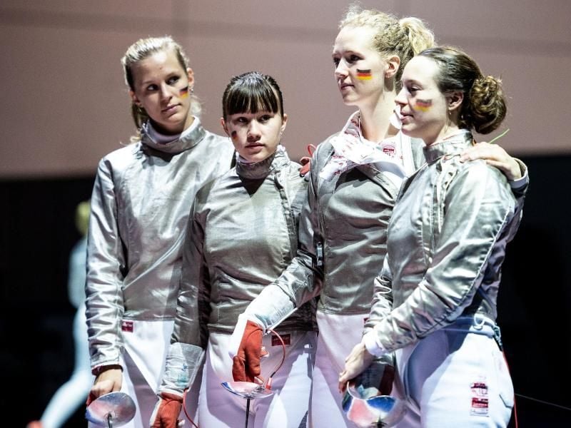 Ann-Sophie Kindler (l-r), Julika Funke, Lea Krüger und Anna Limbach sind im WM-Achtelfinale ausgeschieden. Foto: M. Becker