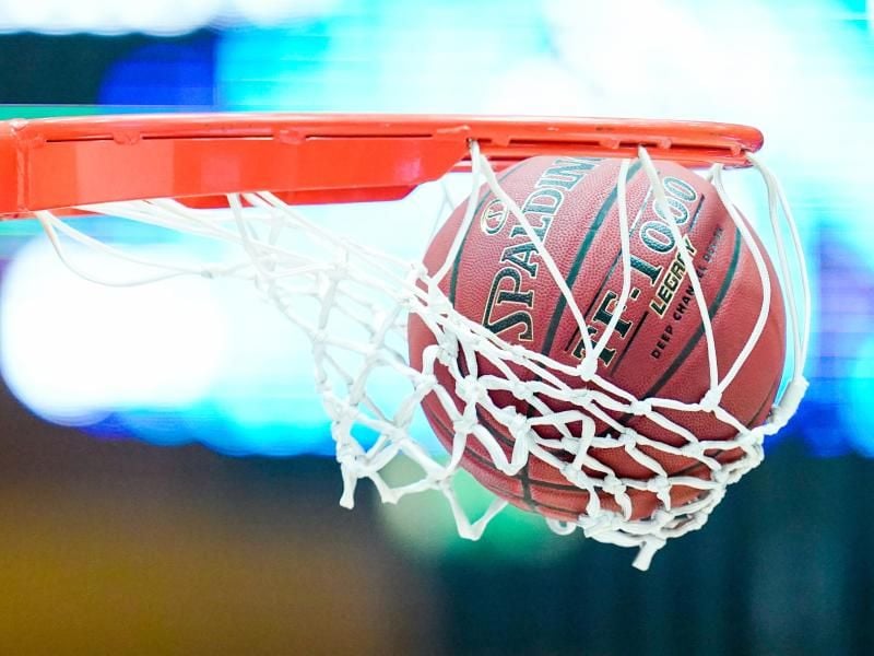 Die Basketball-Bundesliga muss klären, ob die Saison noch fortgesetzt wird. Foto: Uwe Anspach/dpa