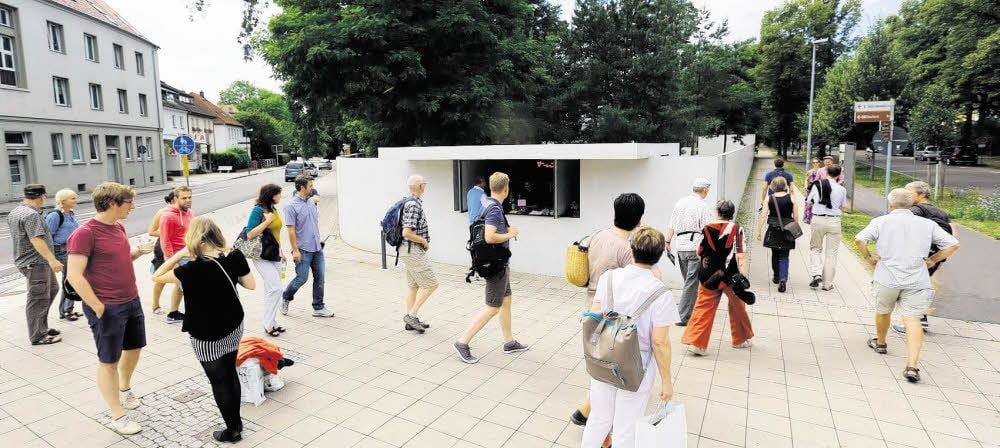 Bis Oktober hat die Trinkhalle geöffnet. Nicht nur Touristen machen hier auf dem Weg zwischen Bauhaus und Meisterhaus halt.