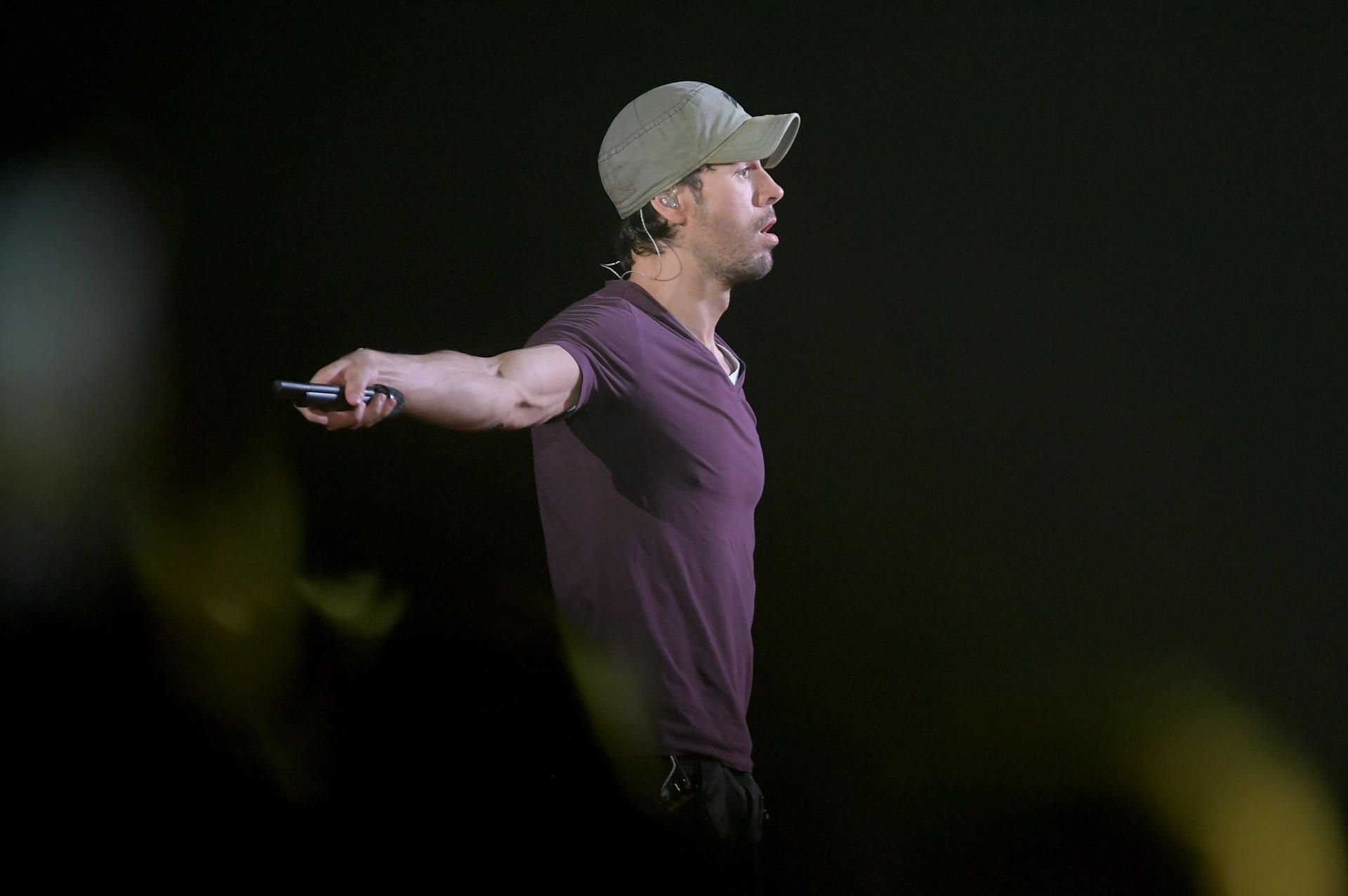 Der spanische Sänger Enrique Iglesias steht in Berlin bei seinem einzigem Deutschland-Konzert seiner "sex and love"-Tour in der Mercedes-Benz Arena auf der Bühne.