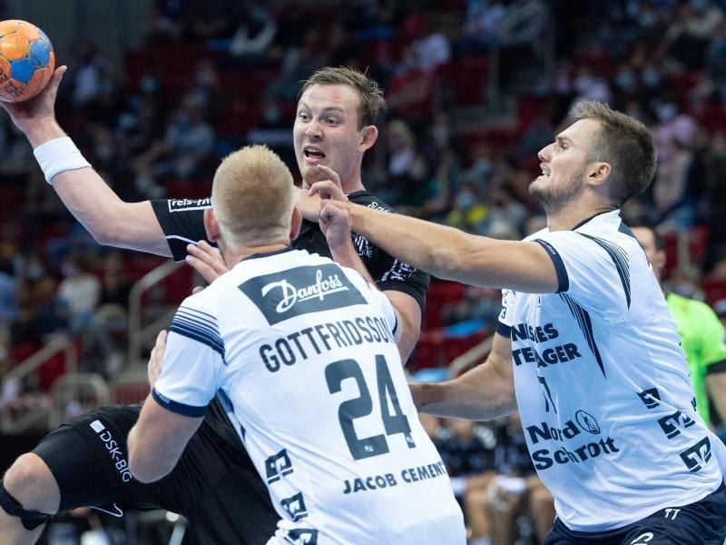 Zum 103. Mal treffen THW Kiel und die SG Flensburg-Handewitt im Derby aufeinander. Foto: Federico Gambarini/dpa
