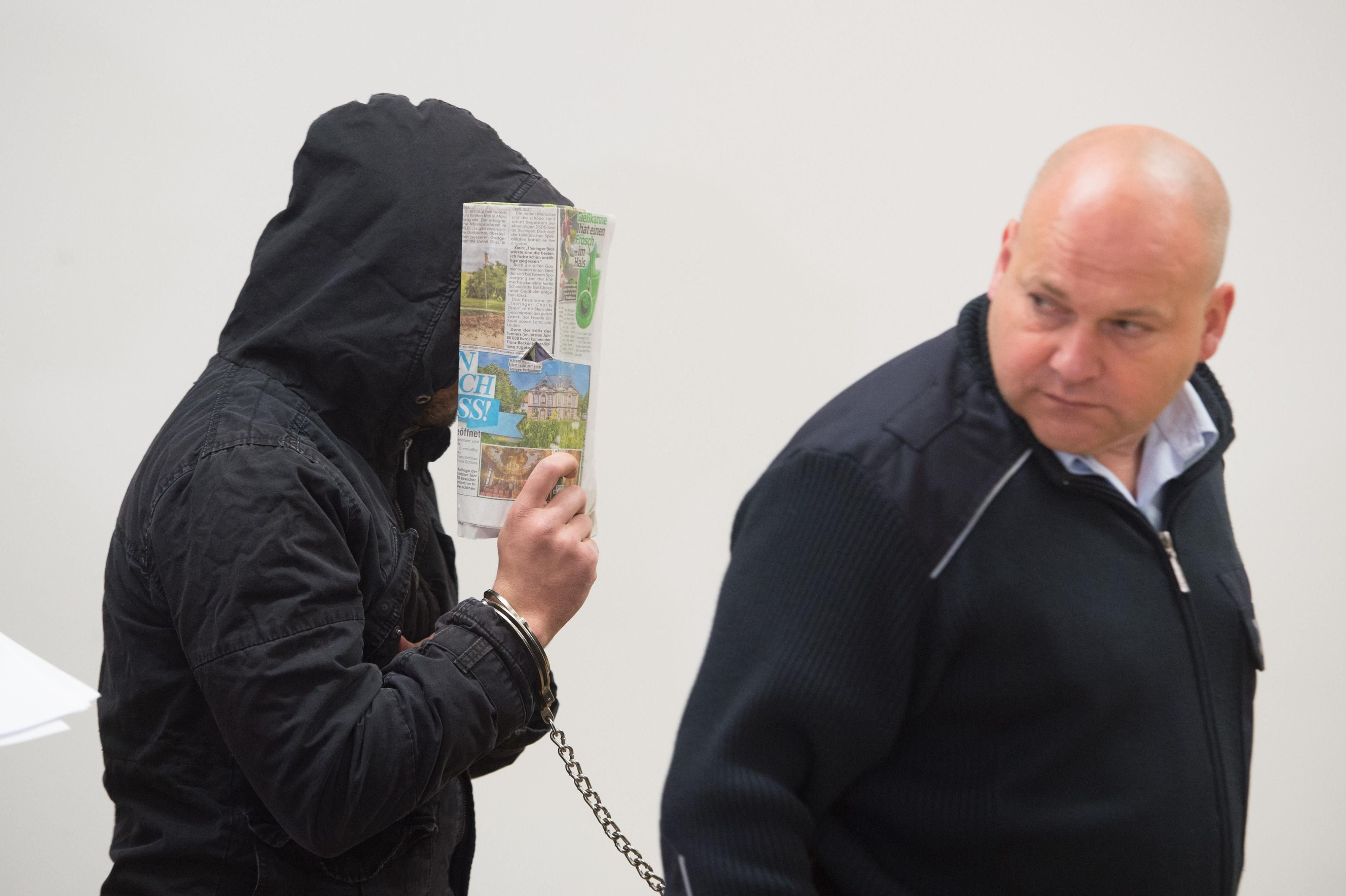 Der Prozess um den gewaltsamen Tod der neunjährigen Leila in Jena wird am Dienstag mit weiteren Plädoyers der Verteidigung fortgesetzt.